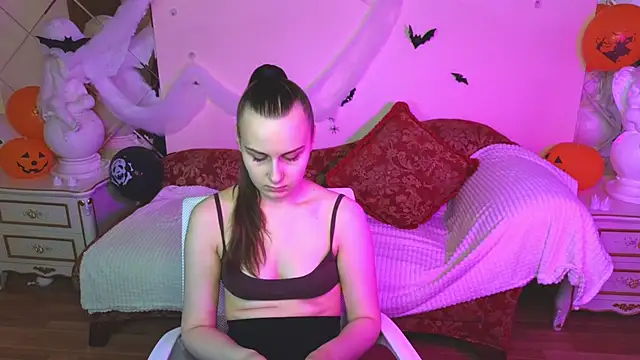 Kelly Cartier online show from October 24, 2025, 12:15 pm