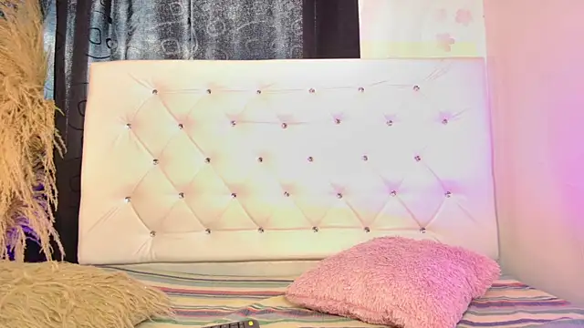 tatixxxvega online show from April 1, 2026, 5:54 pm