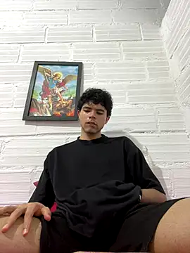 Snapshot of Axel-Mejia chatting on October 17, 2025, 8:10 pm Axel-Mejia online show from October 17, 2025, 8:10 pm