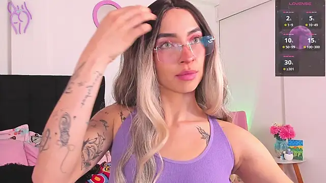 Aryane art  online show from November 12, 2025, 1:32 am