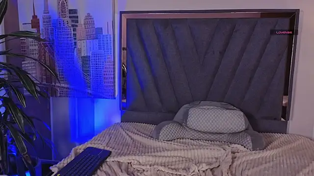VelvetFox  online show from June 27, 2026, 7:42 pm