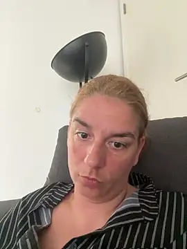 hottyFcup online show from June 28, 2026, 12:22 pm