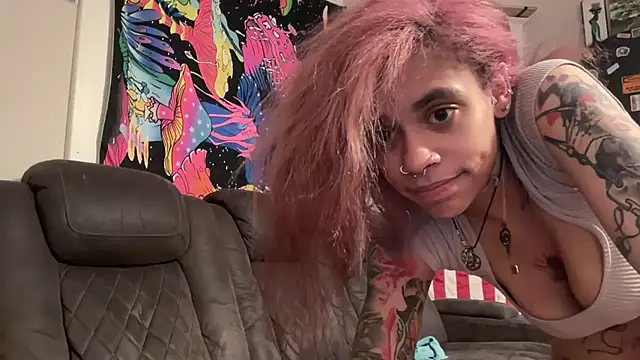 Snapshot of VeeJay48826 chatting on October 18, 2025, 10:56 pm VeeJay48826 online show from October 18, 2025, 10:56 pm