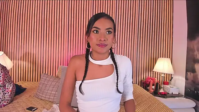 keeyla stone online show from October 6, 2025, 8:09 pm