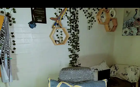 YourNikkieXxx online show from September 16, 2025, 2:07 pm