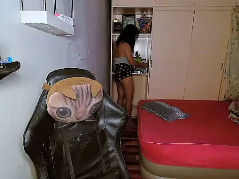 YourNikkieXxx online show from December 15, 2025, 6:36 pm