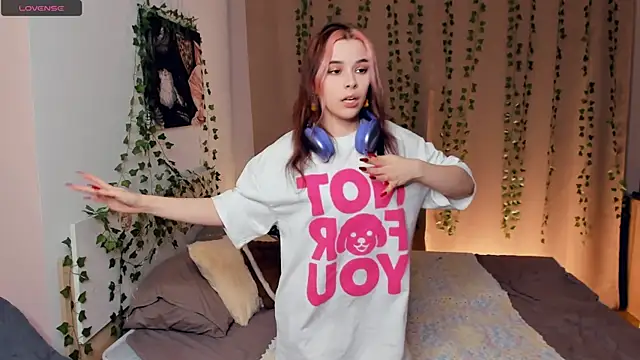 Snapshot of VedaSchulz chatting on January 13, 2026, 7:07 pm VedaSchulz online show from January 13, 2026, 7:07 pm