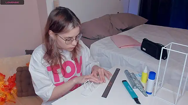 Snapshot of VedaSchulz chatting on November 26, 2025, 7:03 pm VedaSchulz online show from November 26, 2025, 7:03 pm