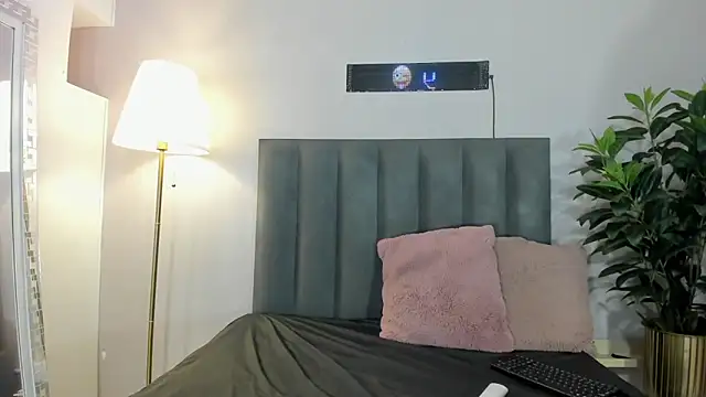 KendraChavez  online show from March 2, 2026, 8:49 pm