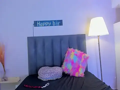 KendraChavez  online show from February 16, 2026, 9:13 pm