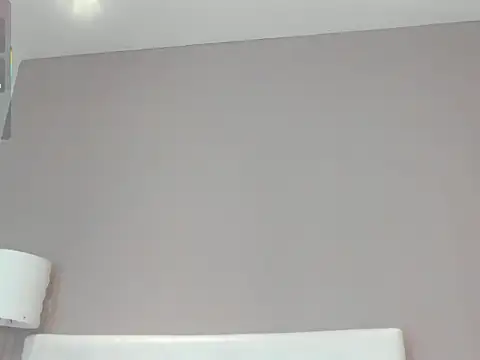 KendraChavez  online show from September 17, 2025, 9:39 pm