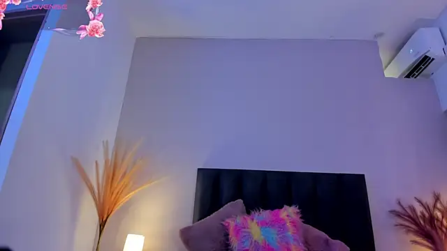 KendraChavez  online show from September 29, 2025, 9:42 pm