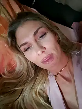 Melody1600 online show from November 24, 2025, 9:04 pm