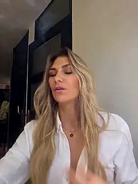 Melody1600 online show from December 4, 2025, 8:52 pm