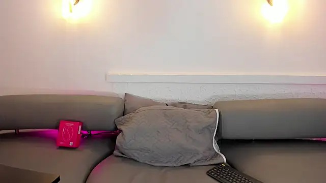 Scarlett Bj online show from November 12, 2025, 1:37 pm