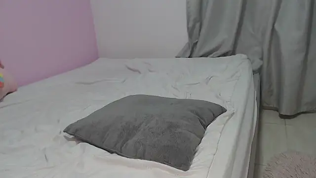 milaura25 online show from October 3, 2025, 6:26 am