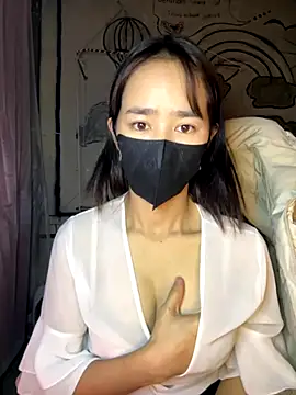 TiNa 04 online show from November 25, 2025, 11:37 pm