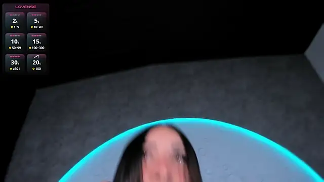 ReinaChloe online show from October 28, 2025, 4:28 pm