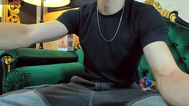 Snapshot of AlessandroKiing chatting on March 31, 2026, 9:17 pm AlessandroKiing online show from March 31, 2026, 9:17 pm