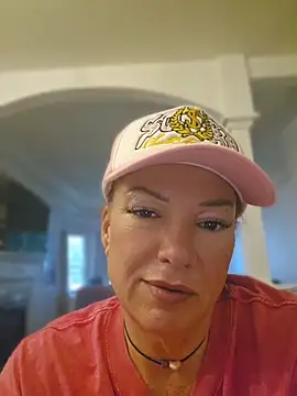 Sugarloveless online show from May 16, 2026, 1:21 pm