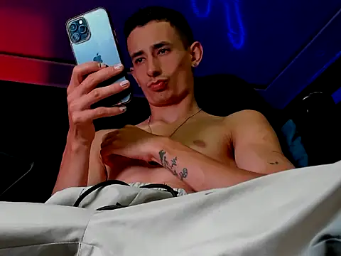 Damartinez27 online show from November 16, 2025, 5:45 am