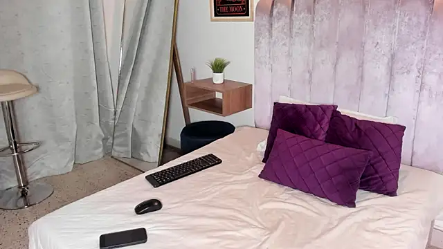 Snapshot of samaantha_lux chatting on February 17, 2026, 10:23 am samaantha lux online show from February 17, 2026, 10:23 am