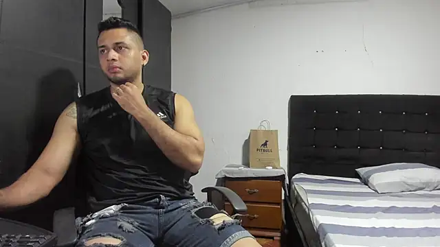 Snapshot of Ryan_xc1 chatting on April 10, 2026, 2:40 am Ryan xc1 online show from April 10, 2026, 2:40 am