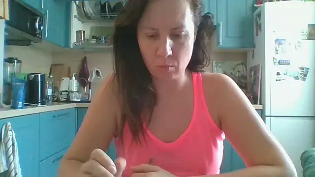 ALICAINWONDERLAND online show from March 25, 2026, 11:20 am