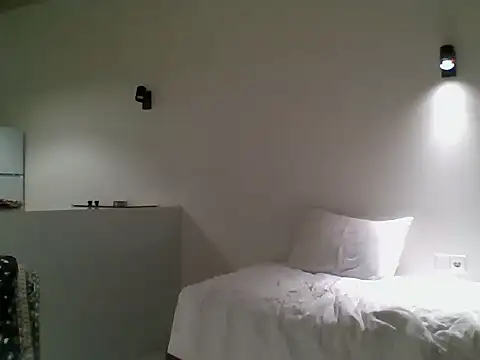 Snapshot of ALICAINWONDERLAND chatting on October 9, 2025, 3:45 pm ALICAINWONDERLAND online show from October 9, 2025, 3:45 pm