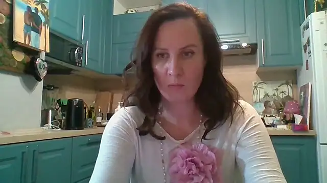 ALICAINWONDERLAND online show from November 16, 2025, 4:45 pm