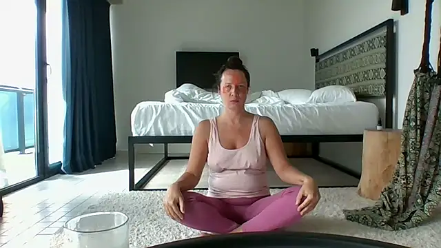 Snapshot of ALICAINWONDERLAND chatting on October 10, 2025, 9:21 am ALICAINWONDERLAND online show from October 10, 2025, 9:21 am