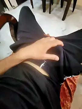 coupleyug online show from September 24, 2025, 9:27 am