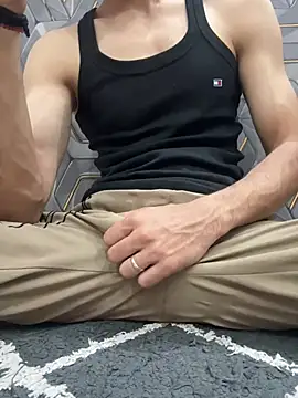 coupleyug online show from February 26, 2026, 3:45 pm