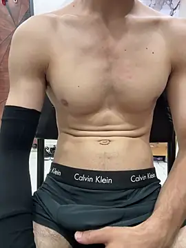 coupleyug online show from April 21, 2026, 7:42 pm