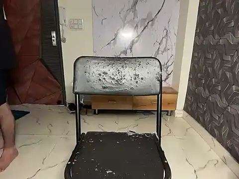 coupleyug online show from April 19, 2026, 10:49 am