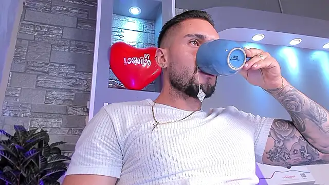 Snapshot of dominic_de_luca chatting on February 18, 2026, 4:21 am dominic de luca online show from February 18, 2026, 4:21 am