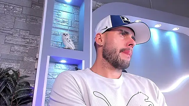 Snapshot of dominic_de_luca chatting on February 5, 2026, 4:52 am dominic de luca online show from February 5, 2026, 4:52 am