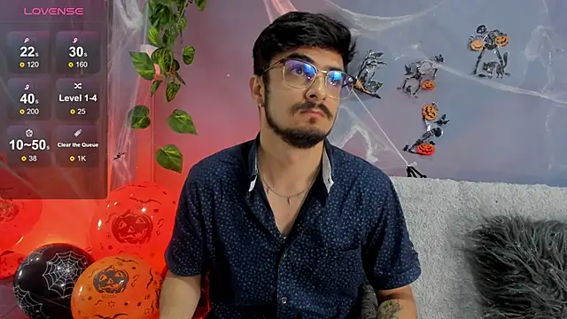AaronFuentes7 online show from October 12, 2025, 1:34 pm