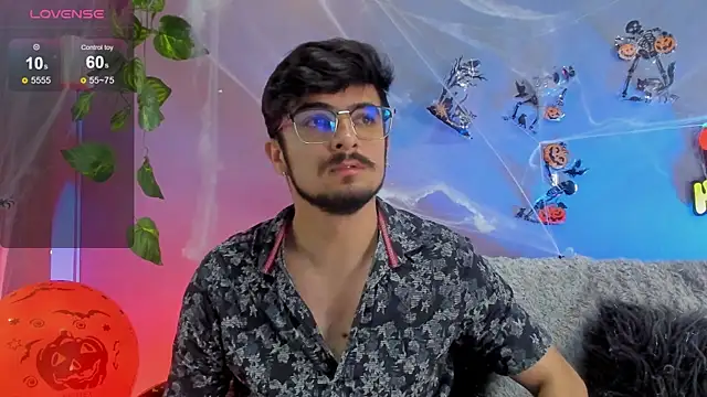 AaronFuentes7 online show from October 15, 2025, 6:38 pm