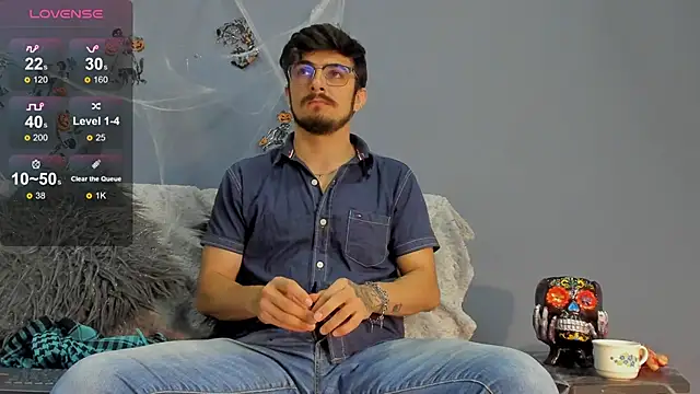 AaronFuentes7 online show from October 14, 2025, 6:52 pm