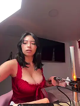 larsonbeverly online show from April 23, 2026, 7:04 pm