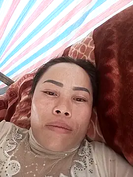 Snapshot of CoMay003 chatting on April 5, 2026, 6:42 am CoMay003 online show from April 5, 2026, 6:42 am