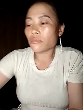 Snapshot of CoMay003 chatting on April 7, 2026, 1:57 pm CoMay003 online show from April 7, 2026, 1:57 pm