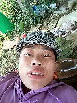 Snapshot of CoMay003 chatting on April 13, 2026, 5:22 am CoMay003 online show from April 13, 2026, 5:22 am