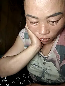 Snapshot of CoMay003 chatting on April 11, 2026, 2:43 pm CoMay003 online show from April 11, 2026, 2:43 pm