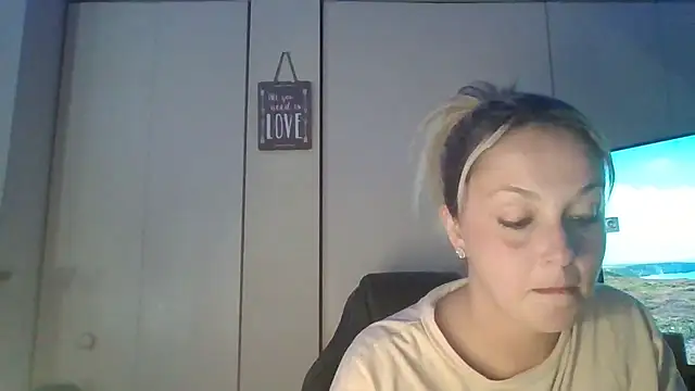 Candykissesxoxo online show from October 12, 2025, 8:26 am