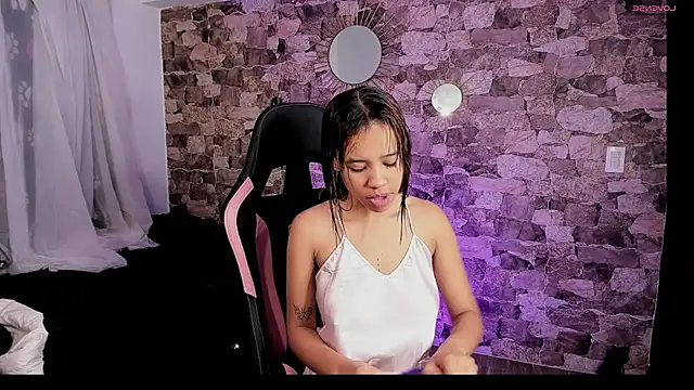 samiacooper25 online show from February 23, 2026, 5:52 am