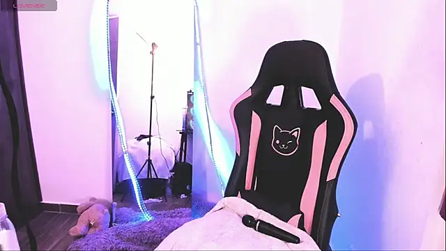 samiacooper25 online show from October 26, 2025, 9:10 am