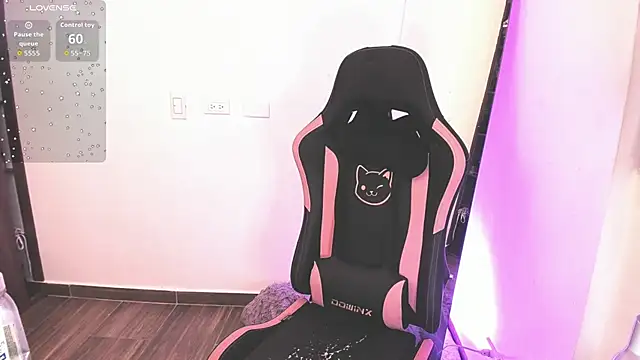 samiacooper25 online show from September 13, 2025, 9:53 am