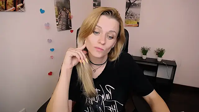 PeppyMia online show from September 30, 2025, 8:26 pm